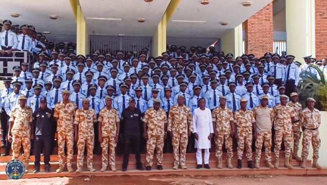 Photo de famille à la fin de la cérémonie (1)