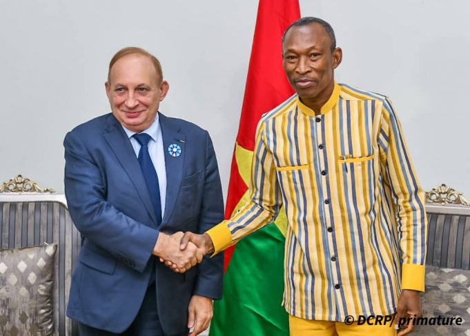 Le partenariat militaire entre la France et le Burkina en discussion à Ouaga