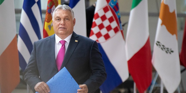 Le premier ministre hongrois Viktor Orban salue l'embargo de l'UE sur le pétrole russe