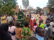 Fête de fin d’année: un arbre de Noël pour des enfants vivant avec un handicap