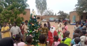Fête de fin d’année: un arbre de Noël pour des enfants vivant avec un handicap