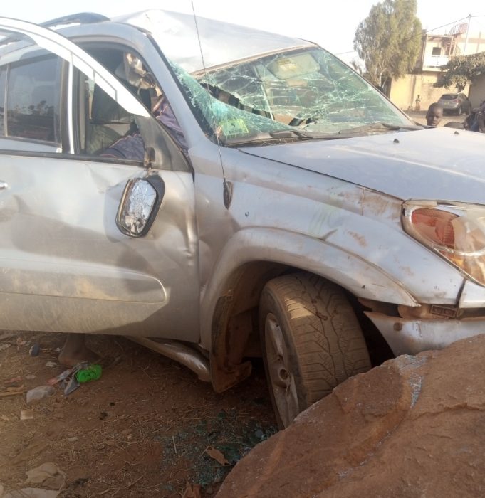 Ouagadougou: une voiture se renverse avec une femme et ses deux enfants