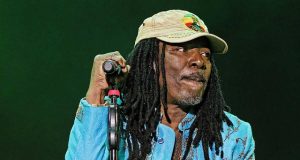 Après une opération, Alpha Blondy prend « une année sabbatique »