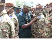 La Côte d’Ivoire décore 852 soldats dont les 49 qui étaient détenus au Mali