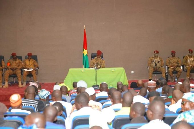 Conduite de la Transition: le Président Ibrahim Traoré échange avec les forces vives des Hauts-Bassins