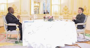 Elysée: de quoi les présidents Macron et Ouattara ont-ils parlé?