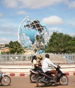 Burkina: 359 associations suspendues pour non renouvellement des instances