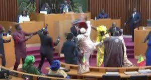 Pugilat au parlement sénégalais: Baxul rek!*