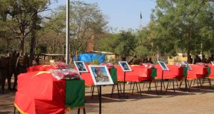 Burkina: les restes du président Thomas Sankara et de ses compagnons ré-inhumés