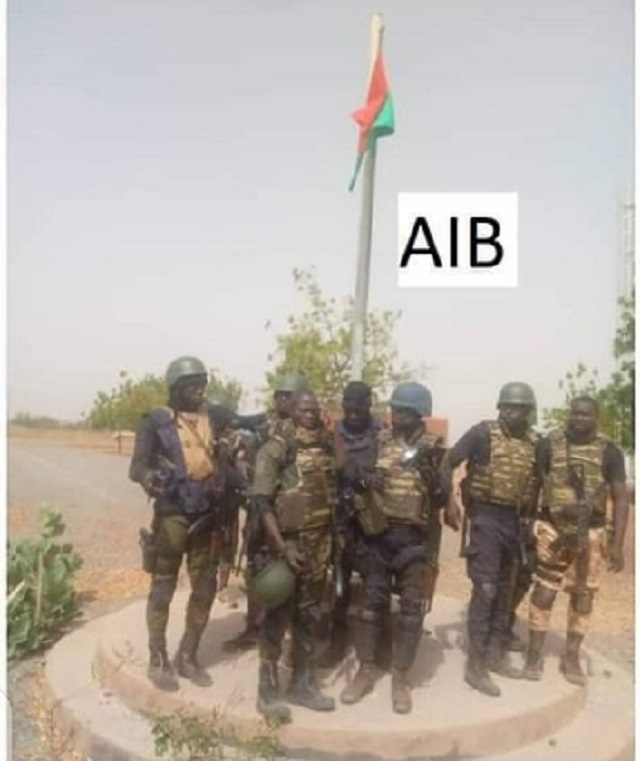 Le drapeau national hissé à Gassan par les forces combattantes burkinabè