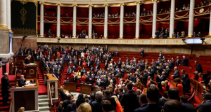 France: la réforme des retraites adoptée après le rejet des deux motions de censure