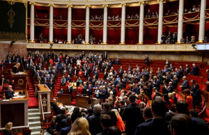 France: la réforme des retraites adoptée après le rejet des deux motions de censure