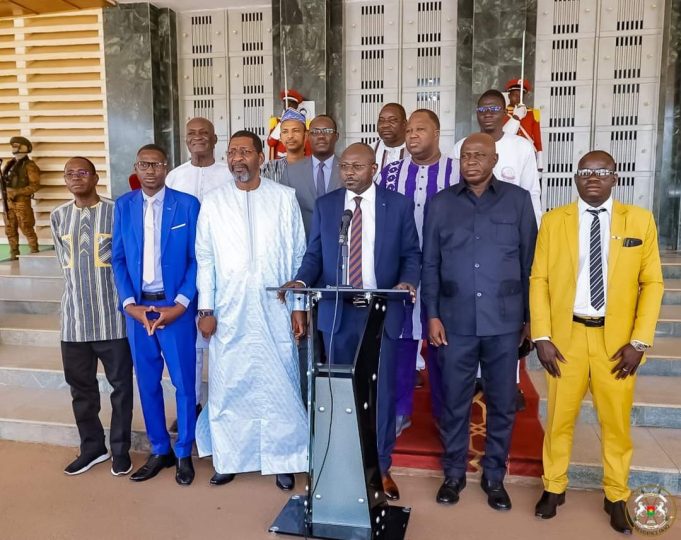 Burkina/Situation sécuritaire: la classe politique apporte son soutien au capitaine Traoré