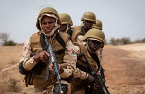 Les forces burkinabè affirment avoir tué plus de 100 terroristes
