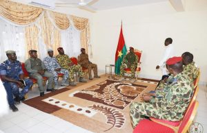 Lutte contre le terrorisme à l’Est: le capitaine Traoré parle aux chefs militaires
