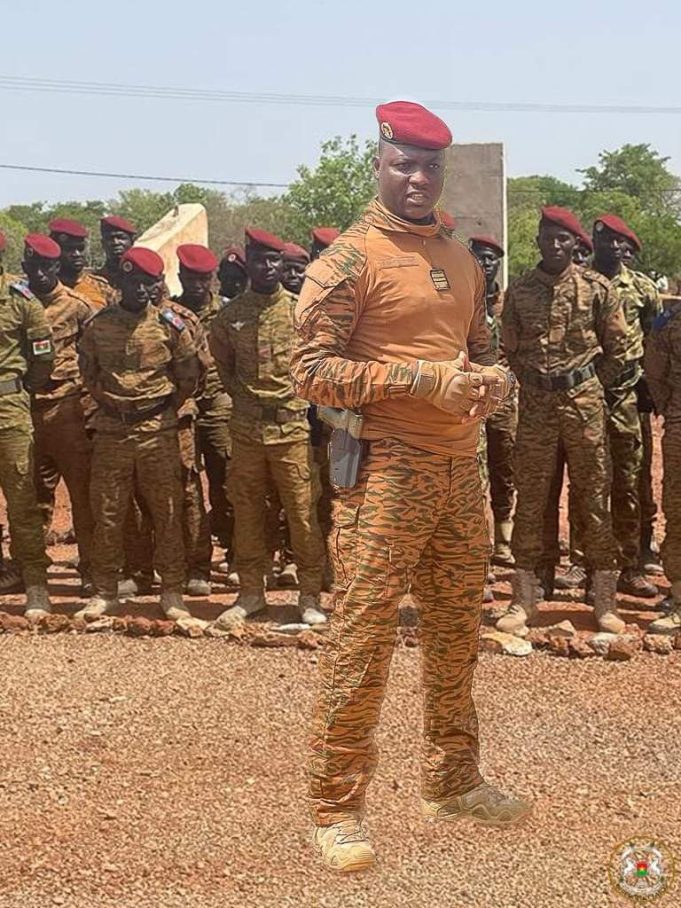 Burkina: le président Traoré félicite et encourage les forces de défense et de sécurité à Boromo