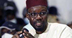 Sénégal: la prison ferme et un mandat d’arrêt requis contre l’opposant Ousmane Sonko