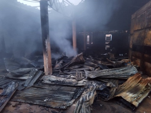 Des dégâts causés par les flammes (ph. BNSP)