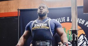 Burkina: le petit Iron champion du Powerlifting
