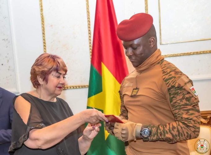 Diplomatie : le Président Traoré décoré de la Médaille des BRICS