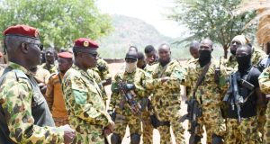 Burkina: les autorités militaires s’imprègnent des difficultés des hommes sur le terrain