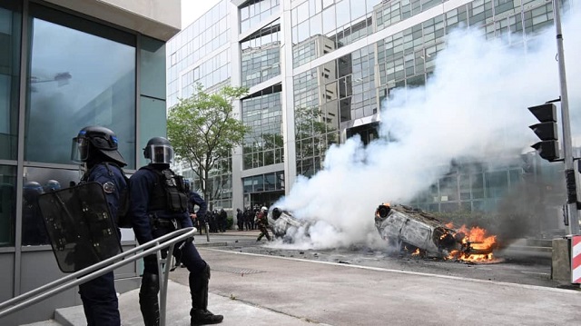 Une image des manifestations violentes à Nanterre en France