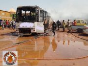 Burkina: un car de transport de 55 places prend feu dans un garage à Ouahigouya