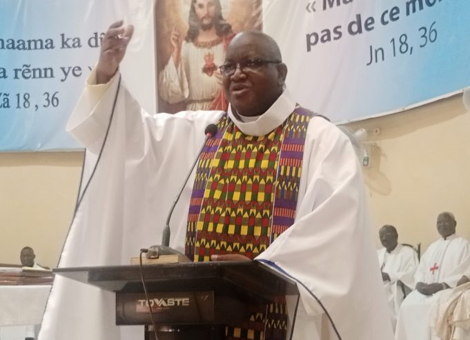 Abbé Paul Serge Bassinga: « Si je n’étais pas prêtre… »