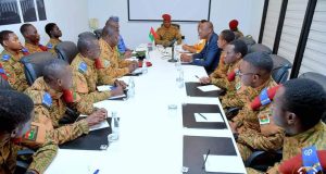 Russie: échanges du président Traoré avec des stagiaires militaires burkinabè