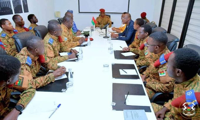 Russie: échanges du président Traoré avec des stagiaires militaires burkinabè