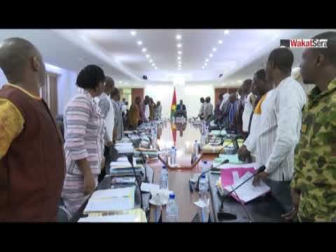 Burkina: adoption d’un décret pour plus de célérité dans la passation des marchés