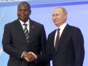Centrafrique: des bras de la France pour tomber dans les serres russes