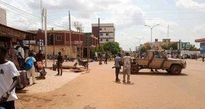 Ouagadougou: une dame sème la panique à Coris Bank 1200 logements