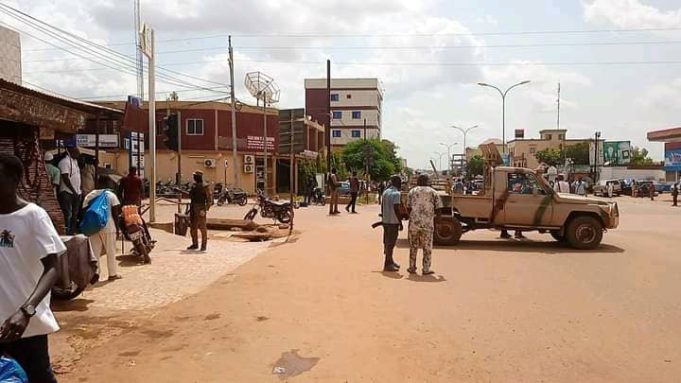 Ouagadougou: une dame sème la panique à Coris Bank 1200 logements