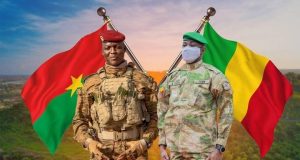 Niger: le capitaine Traoré et le colonel Goïta élevés à la dignité de Grand-Croix dans l’Ordre National