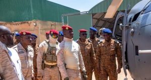 Reconquête du territoire: le président Traoré à l’écoute du personnel de l’Armée de l’air