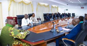 Burkina: les banques et établissements financiers réitèrent leur soutien au capitaine Traoré