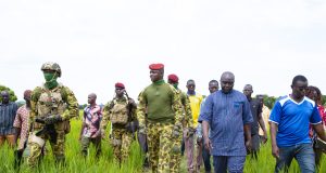 Burkina: le Chef de l’Etat encourage les producteurs rizicoles de Koho Yabiro
