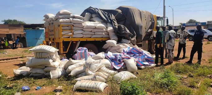 Ouagadougou: des individus «surpris en flagrant délit de reconditionnement» de sacs de céréales estampillés SO.NA.GE.S.S.