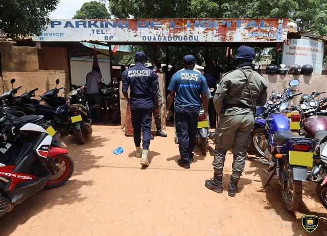 Des agents de la Police municipale au cours de l'opération de contrôle (ph; Police municipale )