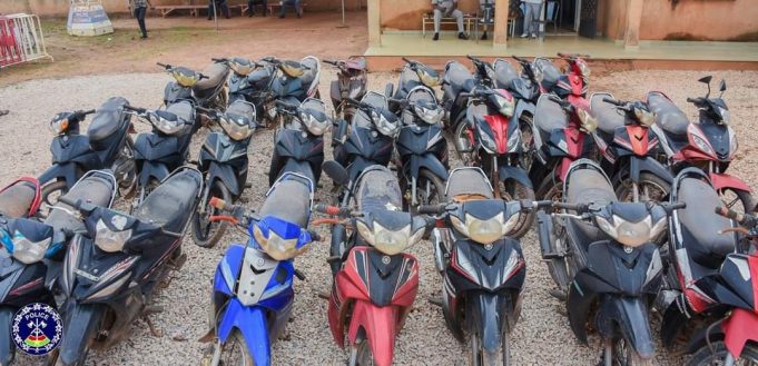 Ouagadougou: une trentaine de motos volées retrouvées et remises aux propriétaires