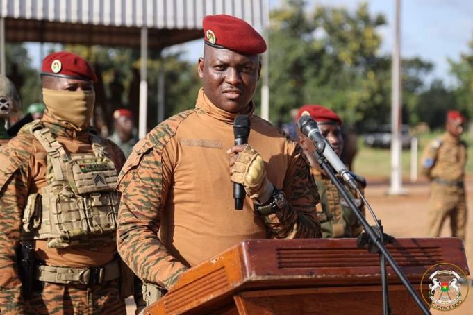 Burkina: le Capitaine Ibrahim Traoré encourage les unités au Camp Ouezzin-Coulibaly