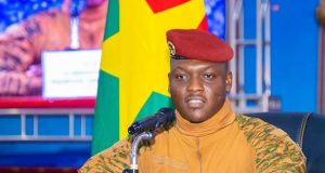 Burkina: échanges entre le président Traoré et les commerçants