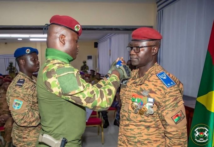 Burkina: le Colonel-major Kassoum Coulibaly reçoit ses attributs de Général de Brigade