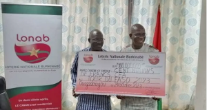 Tour du Faso 2023: la LONAB, partenaire officiel, offre 100 millions de FCFA au comité d’organisation