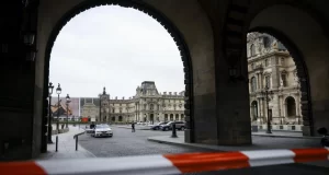 Crainte d’attentats en France, le musée du Louve et le château de Versailles fermés
