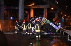 Italie: 21 morts dans la chute d’un bus d’un pont d’une dizaine de mètres