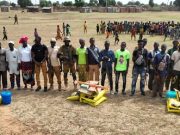 Burkina: des gendarmes offrent des vivres à des populations dans la Boucle du Mouhoun