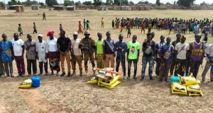Burkina: des gendarmes offrent des vivres à des populations dans la Boucle du Mouhoun