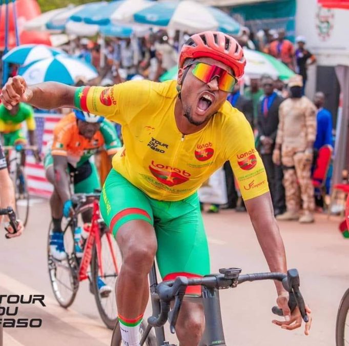 Tour du Faso 2023: le maillot jaune sponsorisé par la LONAB reste sur les épaules de Paul Daumont